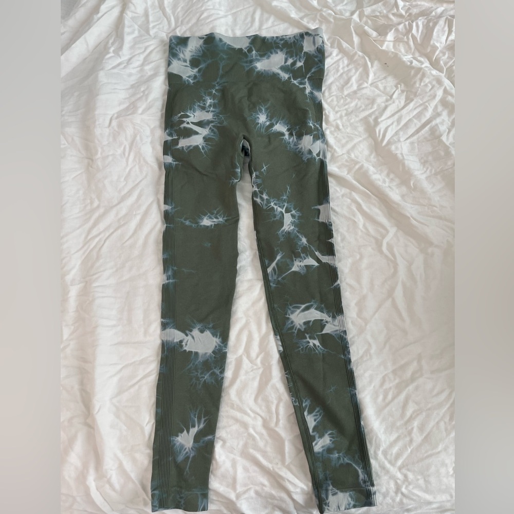 Brand new green scrunch leggings